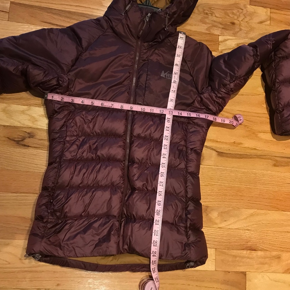 REI CO-OP WOMEN’S STRATOCLOUD DOWN HOODED PUFFER JACKET BURGUNDY XS - Picture 11 of 11